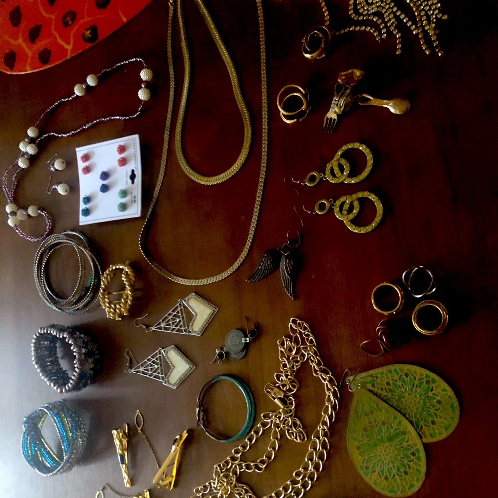 Bundle of jewelry